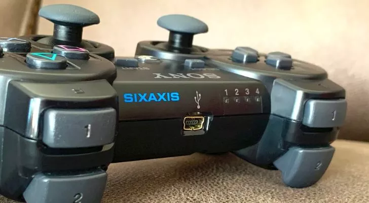 Контроллер PlayStation 3 крупным планом.