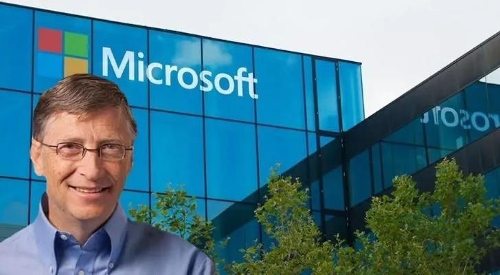 Билл Гейтс перед офисом Microsoft