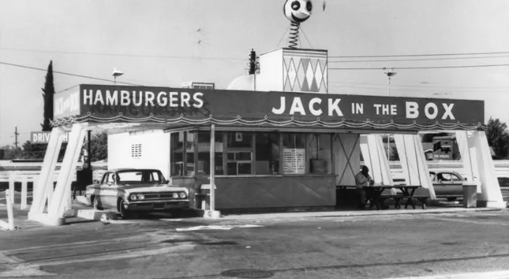 Старая черно-белая фотография ресторана Jack in the Box.