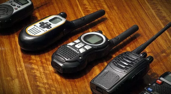 Коллекция раций Motorola.