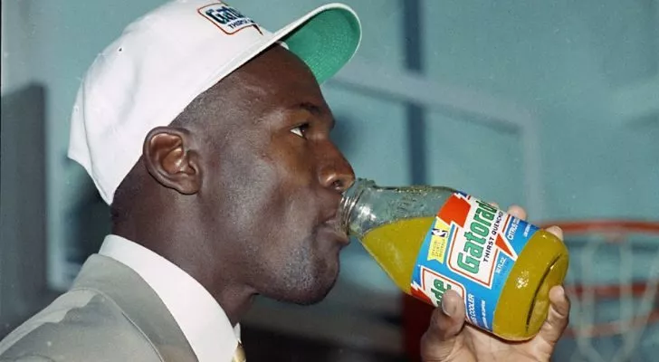 Майкл Джордан пьет Gatorade