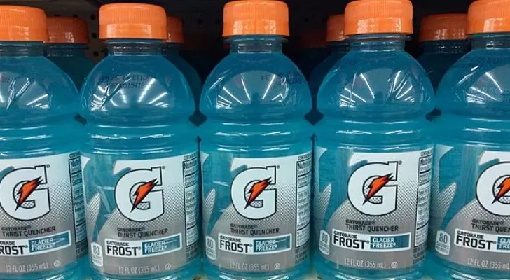 Бутылки Gatorade на полке