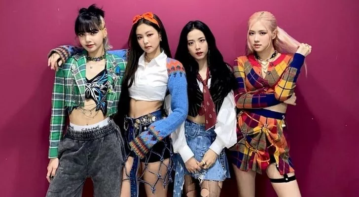 Фотография BlackPink на розовом фоне